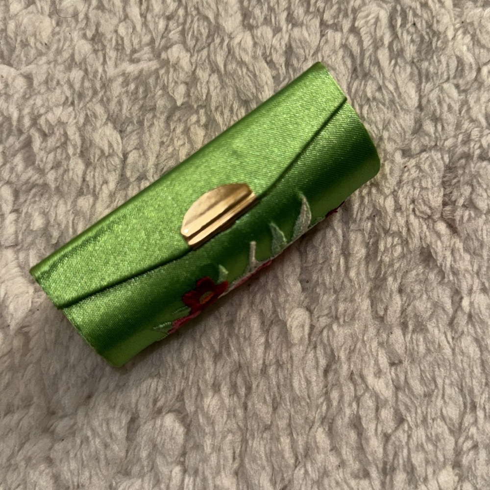 NWOT Vintage Green Silky Floral Embroidered Lipstick Case with Mirror - Picture 2 of 4